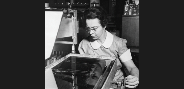 Blaxk and white photo of Katharine Burr Blodgett demonstrating equipment